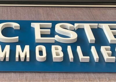 Enseigne lettres découpées