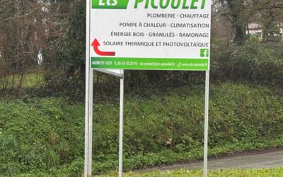 Panneau avec structure et pieds en aluminium