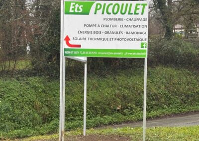 Panneau avec structure et pieds en aluminium