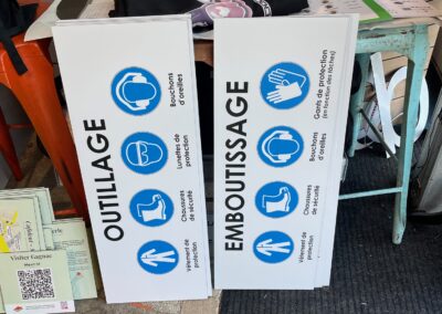 Panneaux réglementaires