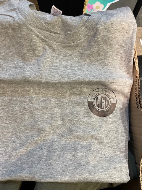 Flocage T-shirt LEV avant gris