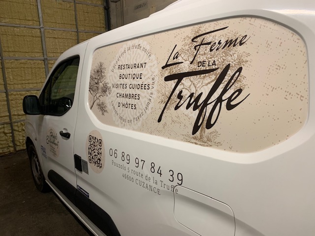 Marquage véhicue ferme de la truffe côté gauche