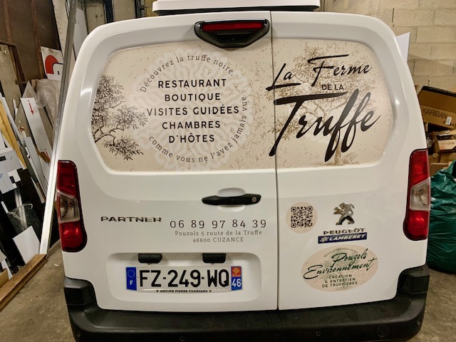 Marquage véhicule ferme de la truffe arrière