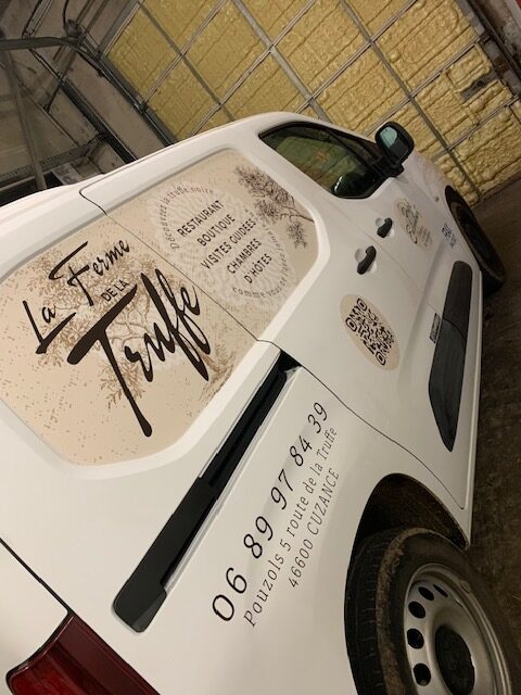 Marquage véhicule ferme de la truffe côté droit